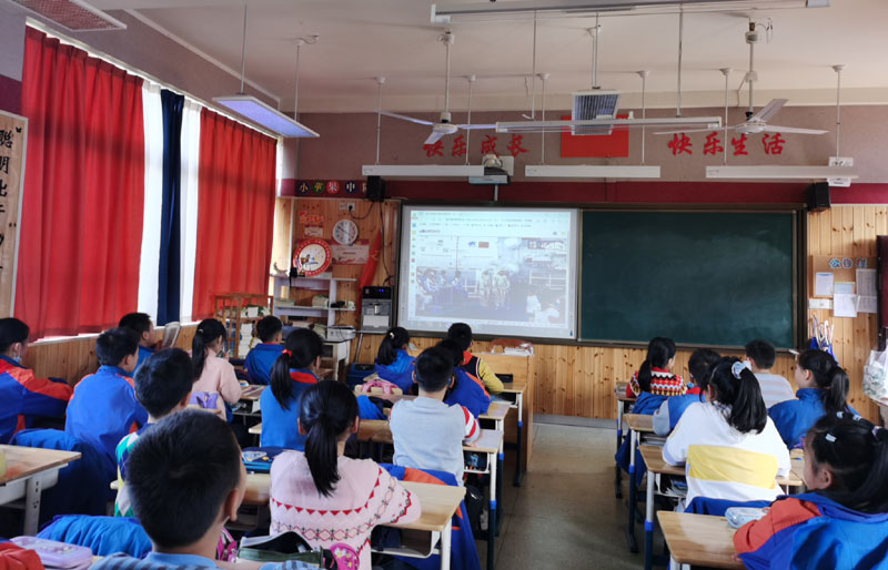 3-学校观看.jpg